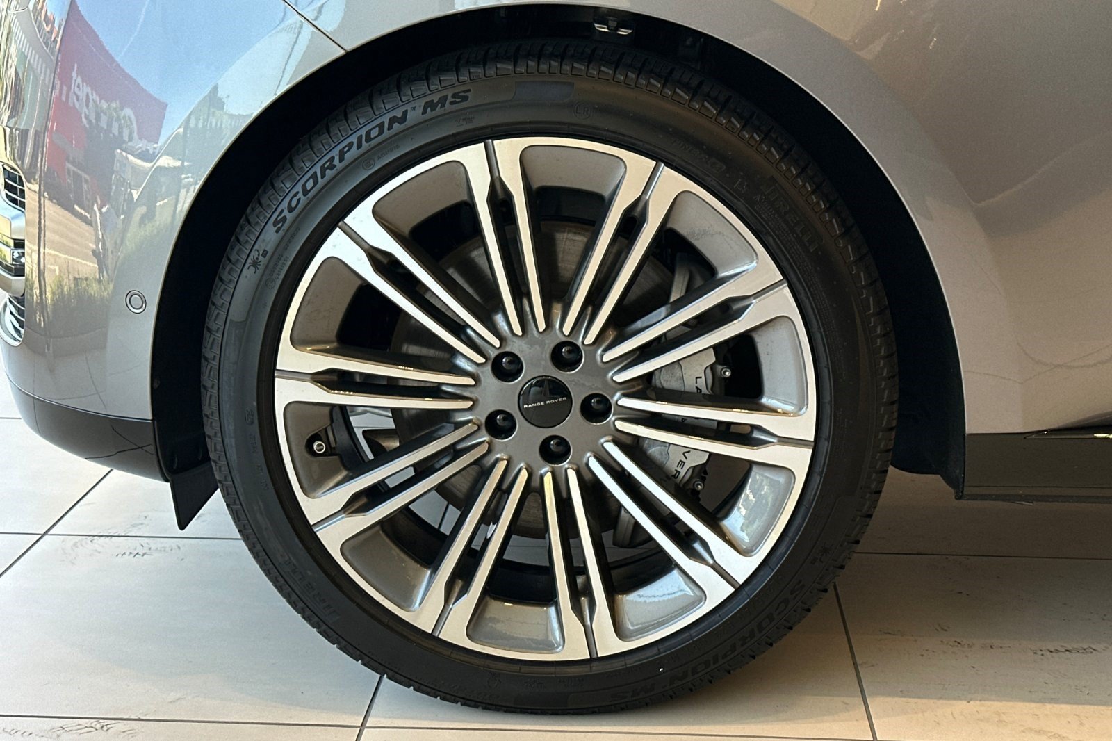 2026 Land Rover Range Rover SE - Photo 12
