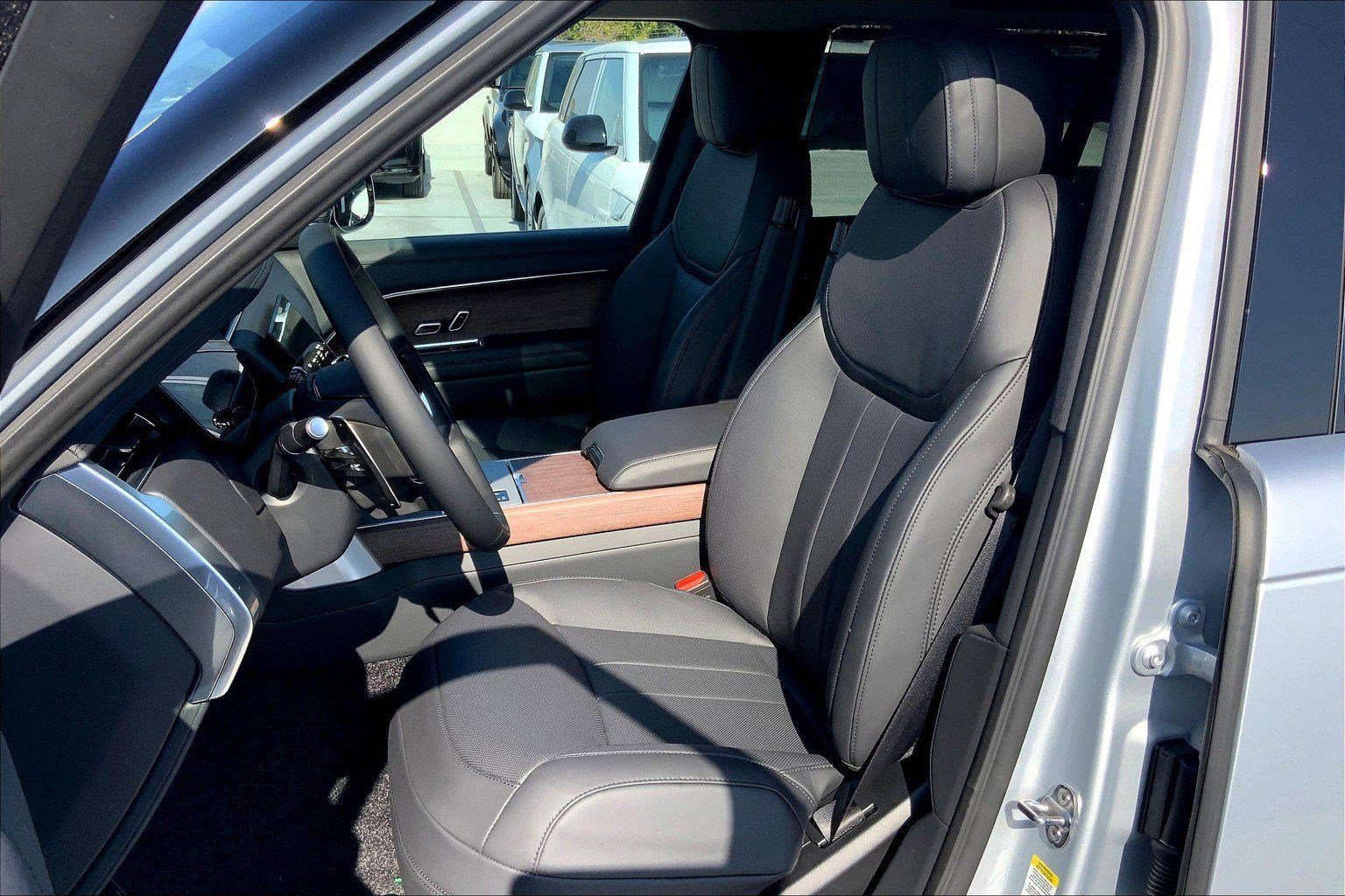 2025 Land Rover Range Rover SE - Photo 4