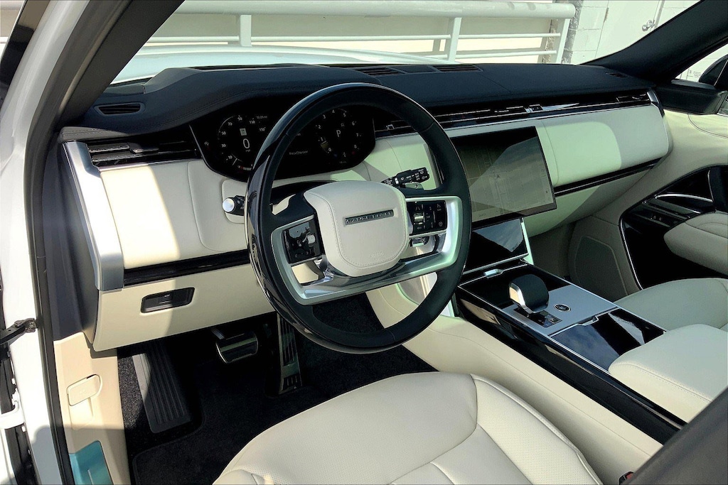 New 2025 Land Rover Range Rover P530 SE SUV