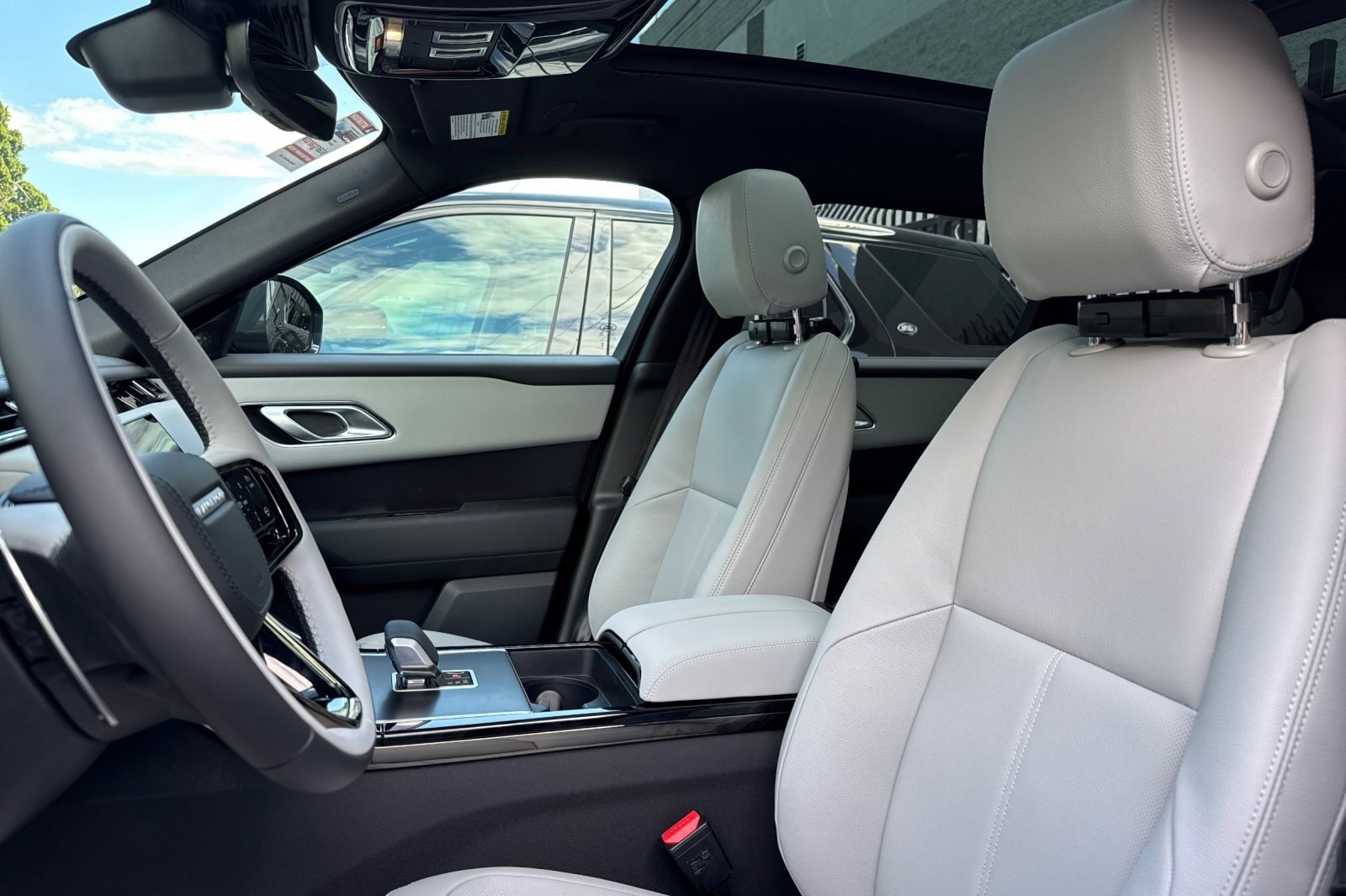 2026 Land Rover Range Rover Velar Dynamic SE