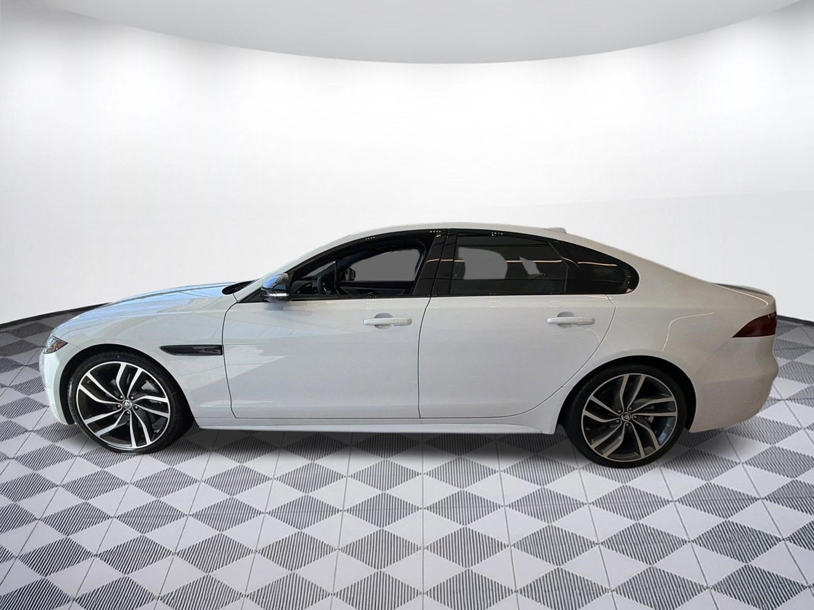 XF R-Dynamic SE Sedan