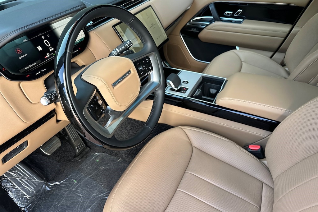 New 2026 Land Rover Range Rover P550e SE SUV