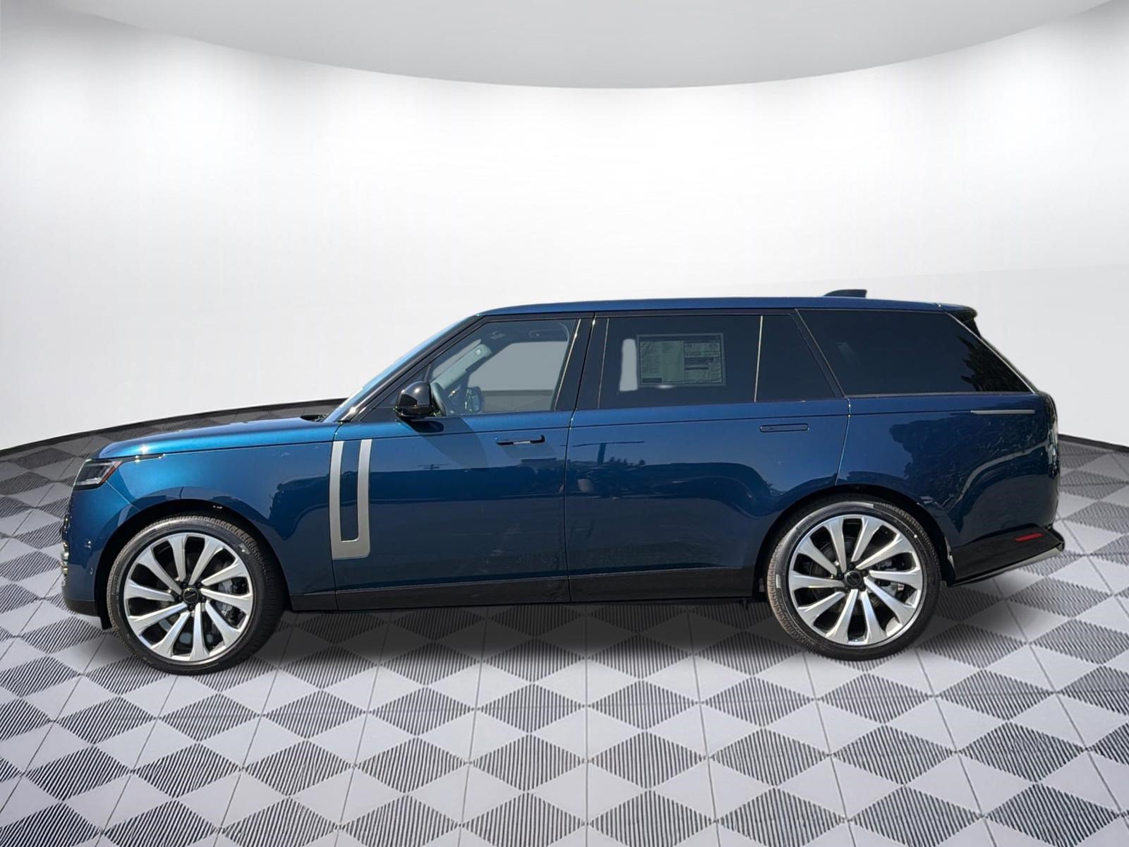 2026 Land Rover Range Rover SE LWB 7-Seats / V8 SUV