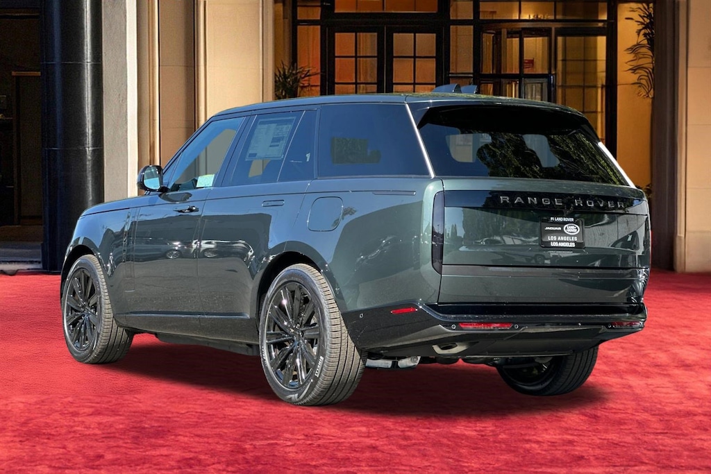 New 2026 Land Rover Range Rover P550e SE SUV