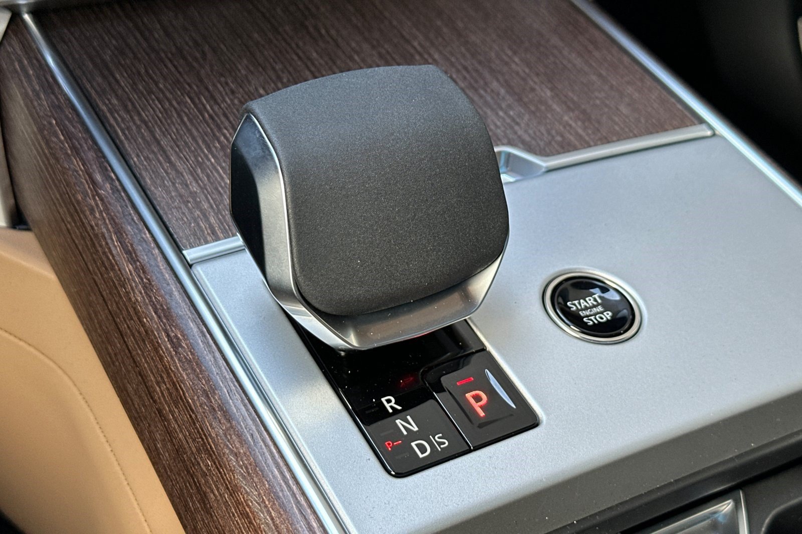 2026 Land Rover Range Rover SE - Photo 16