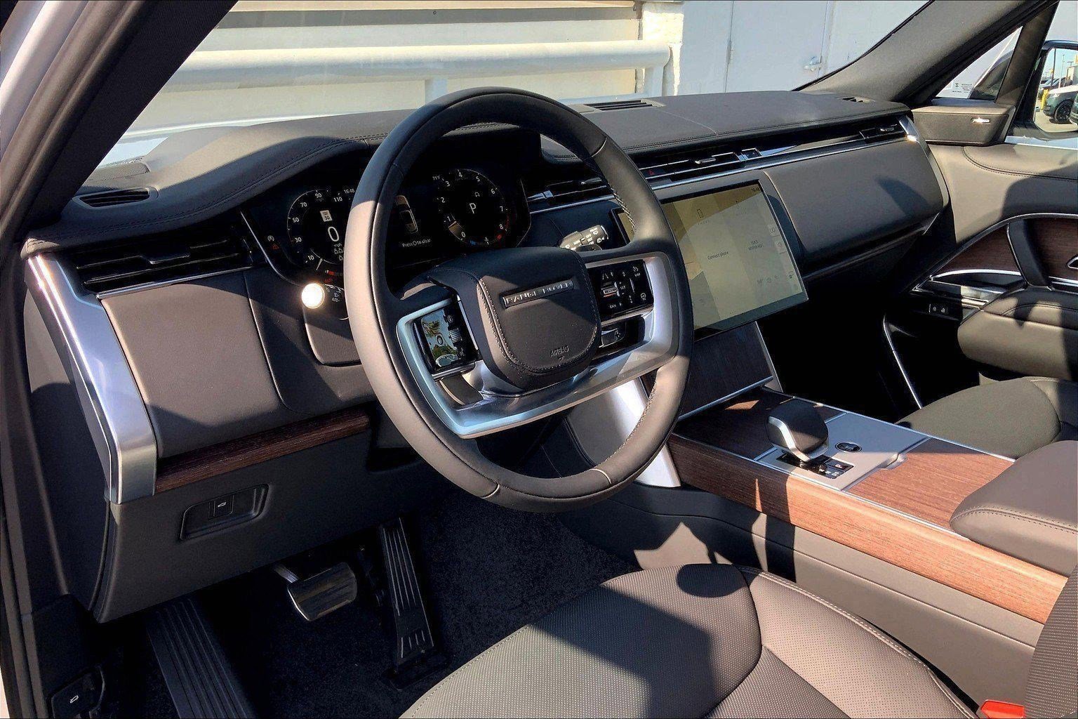 2025 Land Rover Range Rover SE - Photo 3