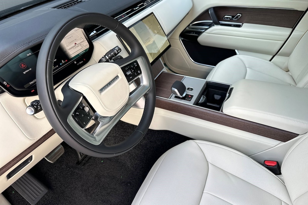 New 2026 Land Rover Range Rover P400 SE SUV