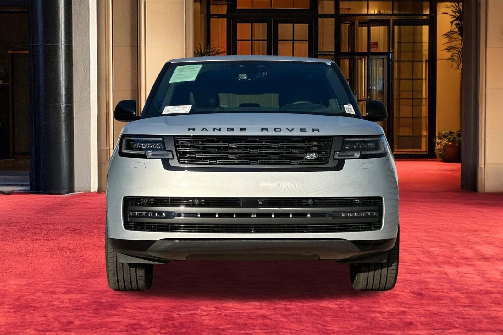 2025 Land Rover Range Rover SE photo 4
