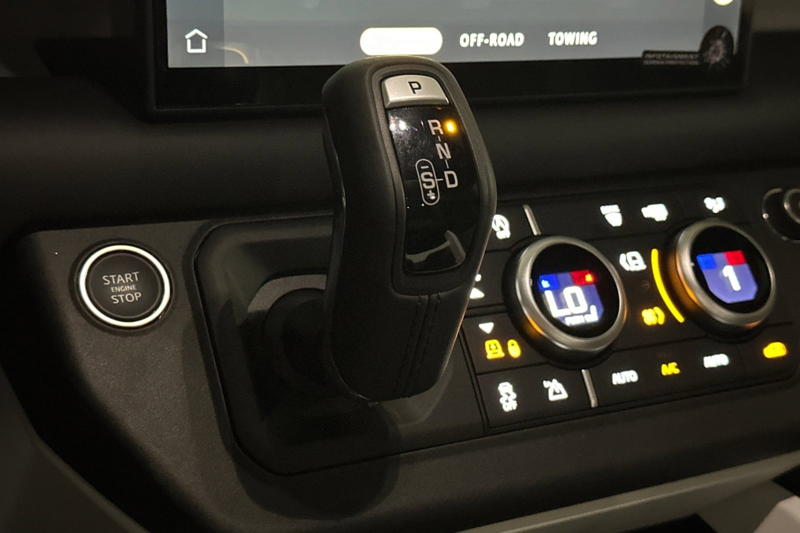 2025 Land Rover Defender X-Dynamic SE - Photo 23