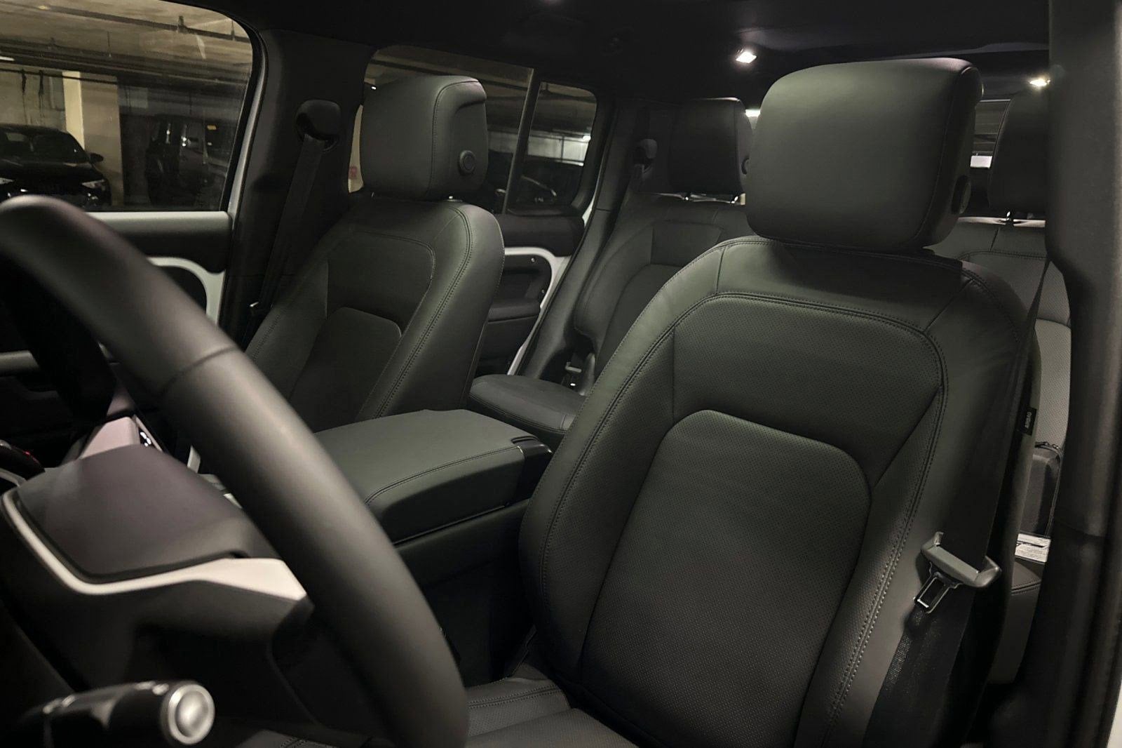 2025 Land Rover Defender X-Dynamic SE - Photo 22