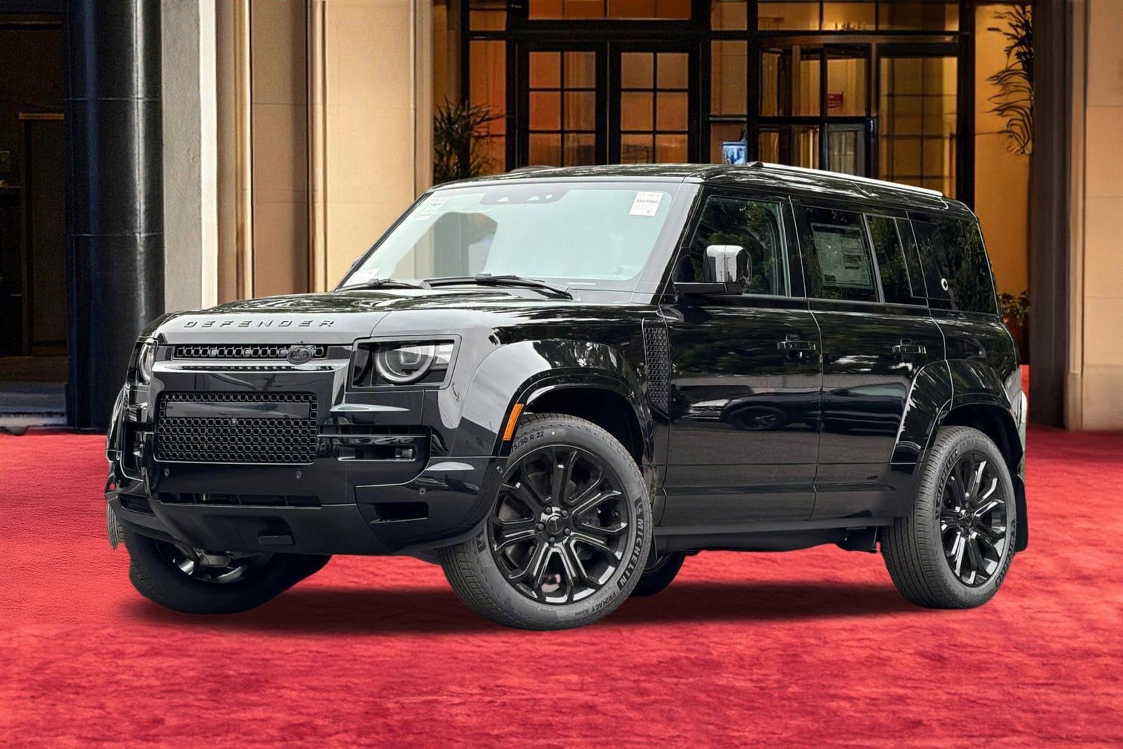 2026 Land Rover Defender 110 OCTA Black P635's photo