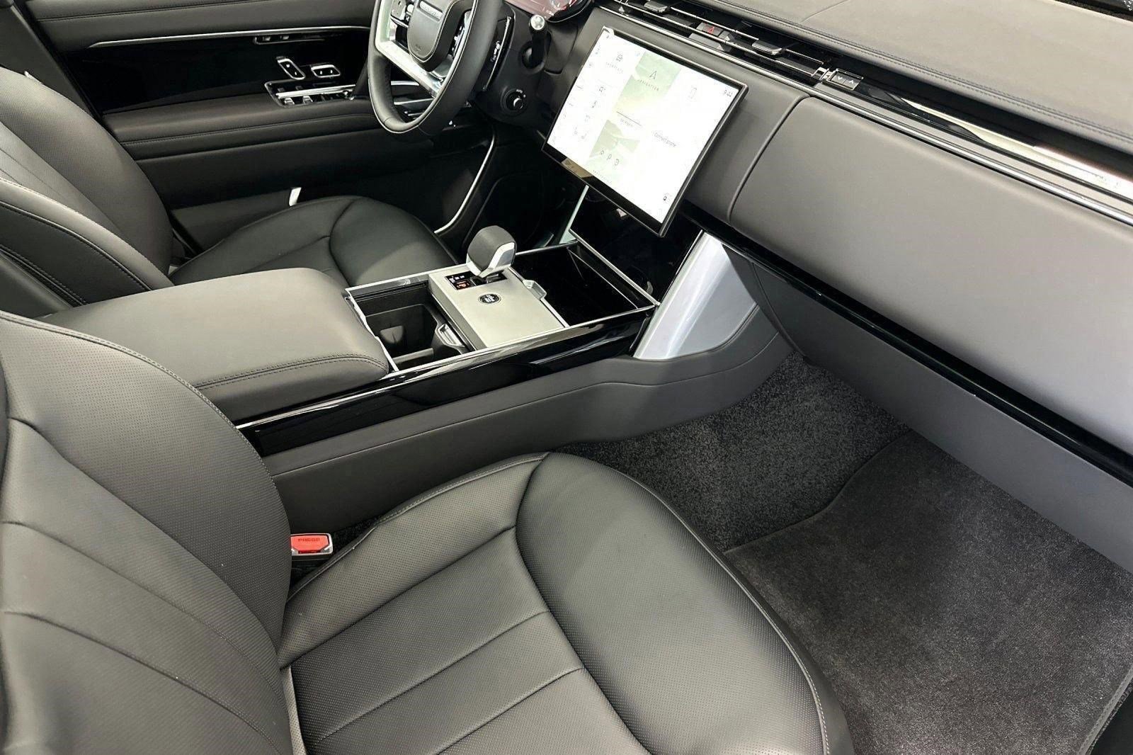 2025 Land Rover Range Rover SE - Photo 29