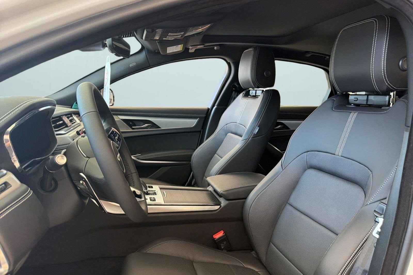 XF R-Dynamic SE Sedan
