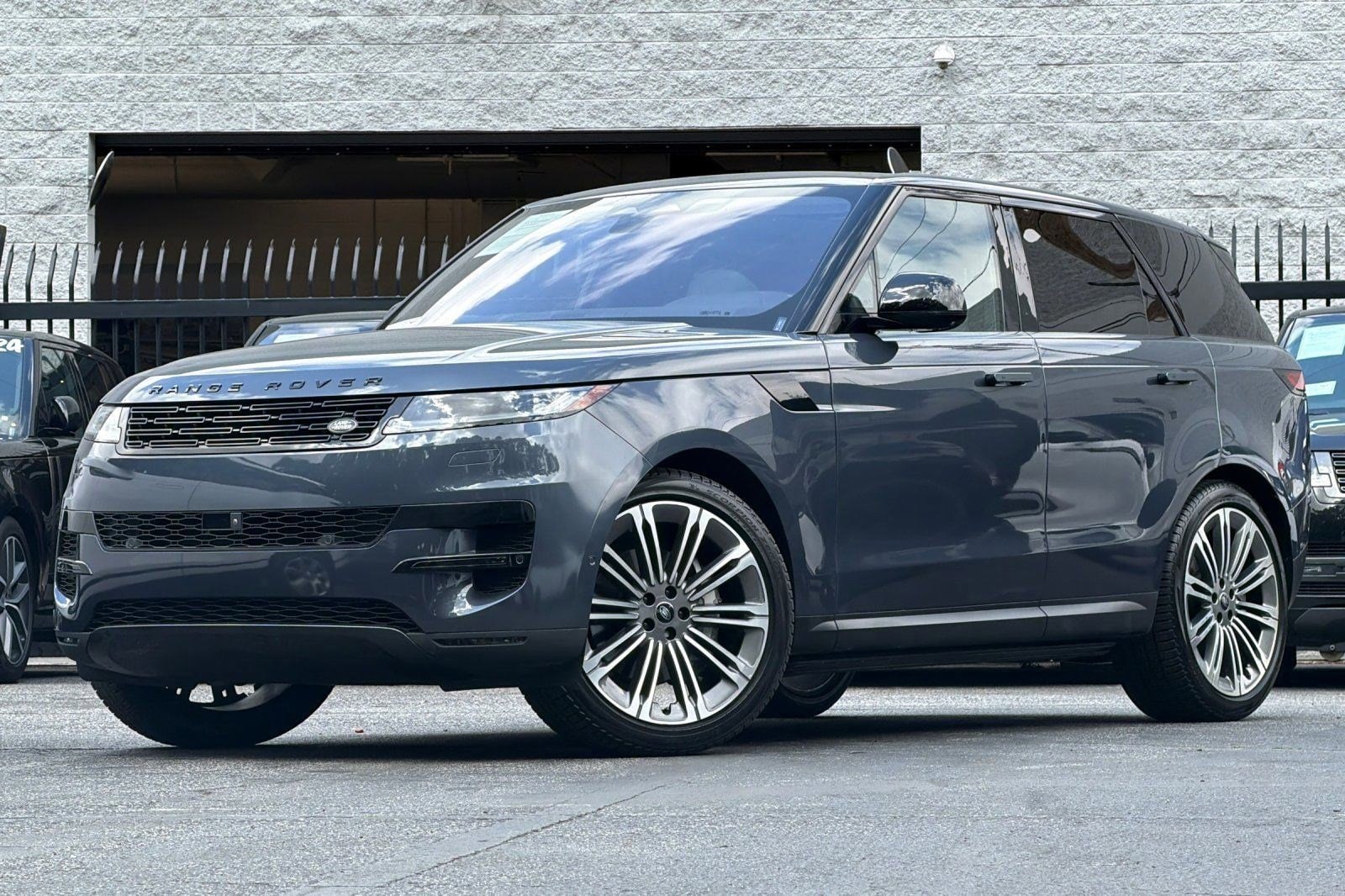 2023 Land Rover Range Rover Sport P360 SE MHEV's photo