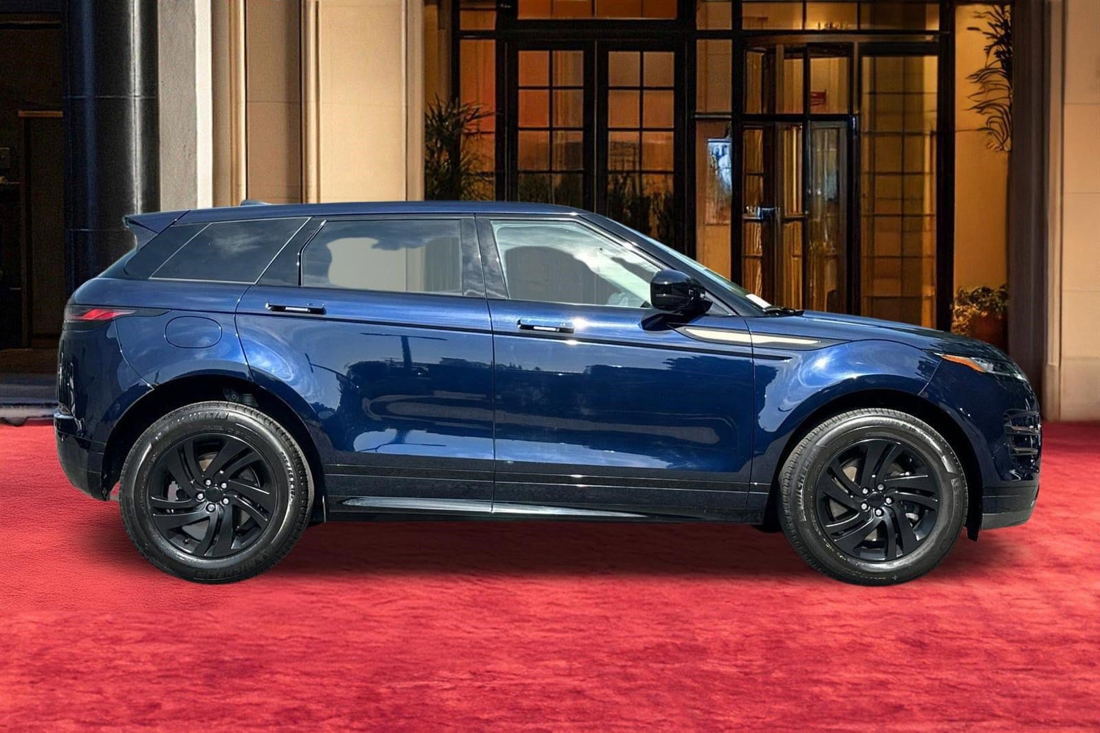 2022 Land Rover Range Rover Evoque R-Dynamic S photo 6