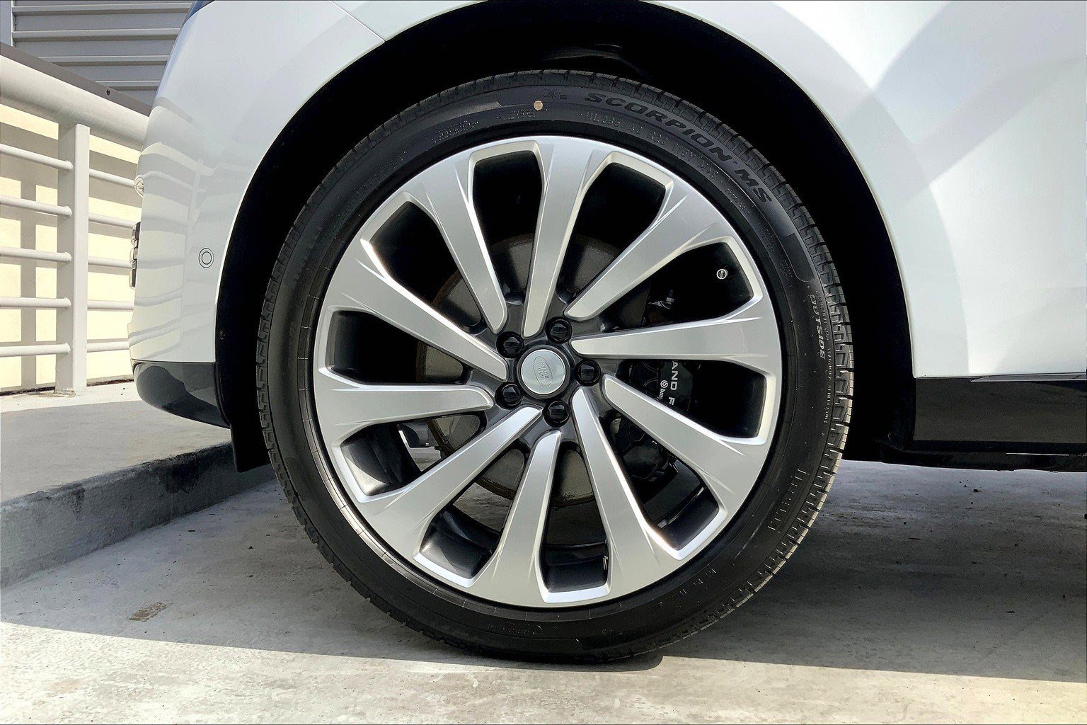 2025 Land Rover Range Rover SE - Photo 9