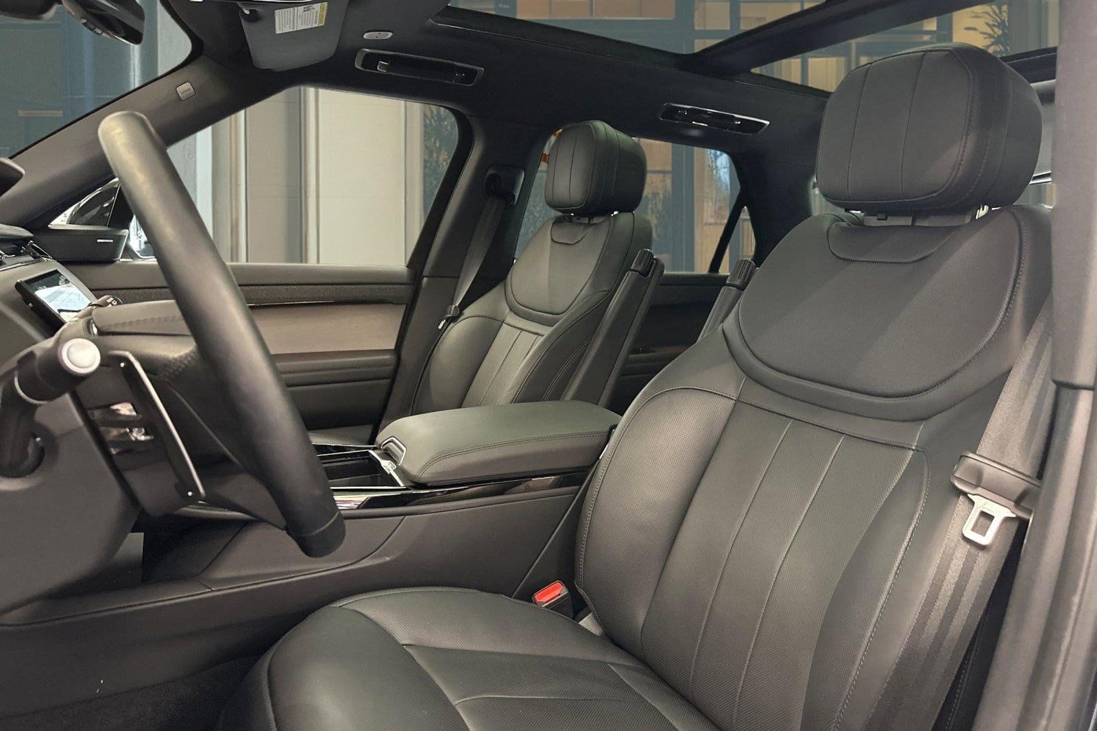 2025 Land Rover Range Rover Sport SE photo 4