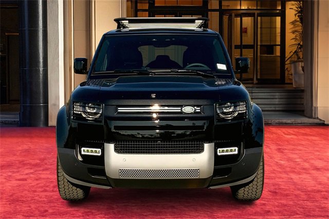 2025 Land Rover Defender 110 S photo 2
