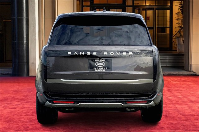 2025 Land Rover Range Rover SE photo 2