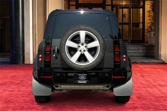2025 Land Rover Defender 110 X-Dynamic SE photo 4