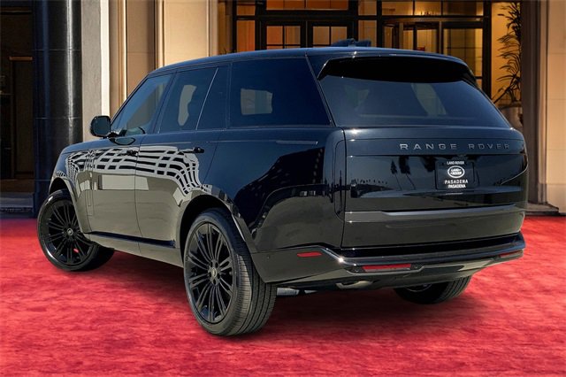 2025 Land Rover Range Rover SE photo 3