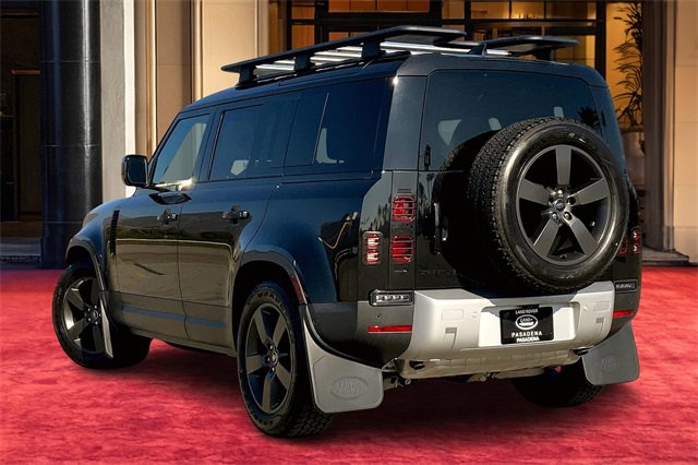 2025 Land Rover Defender 110 S photo 3