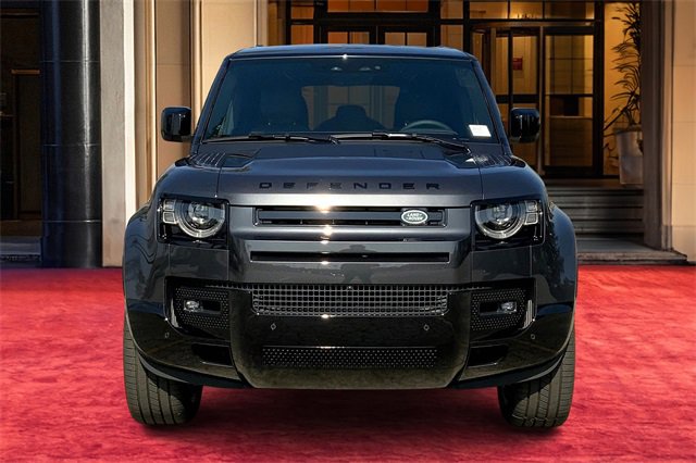 2025 Land Rover Defender 110 X-Dynamic SE photo 2