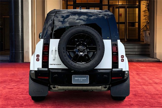 2025 Land Rover Defender 110 X-Dynamic SE photo 3