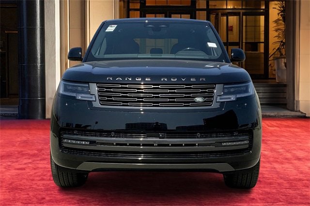 2025 Land Rover Range Rover SE photo 2