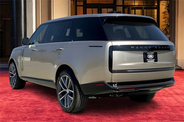 2025 Land Rover Range Rover SE photo 3