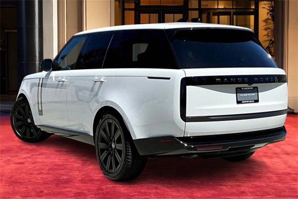 New 2025 Land Rover Range Rover P400 SE SUV