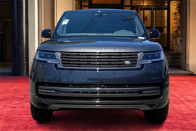 2025 Land Rover Range Rover SE photo 2