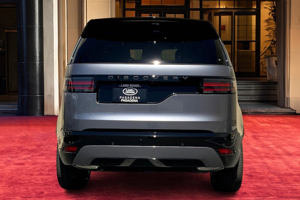 New 2025 Land Rover Discovery P300 Dynamic SE SUV