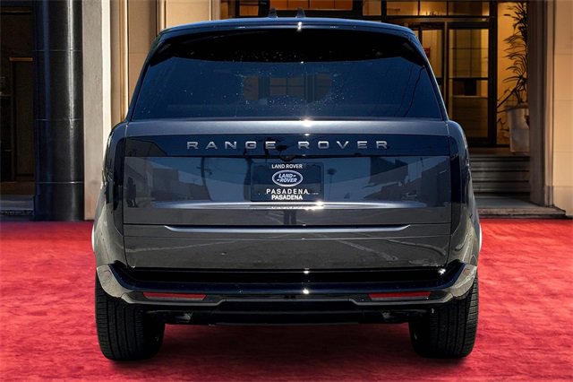 2025 Land Rover Range Rover SE photo 4