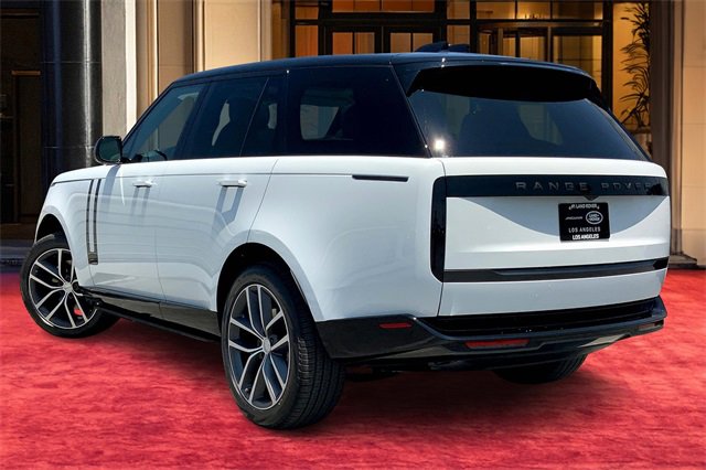 2025 Land Rover Range Rover SE photo 2
