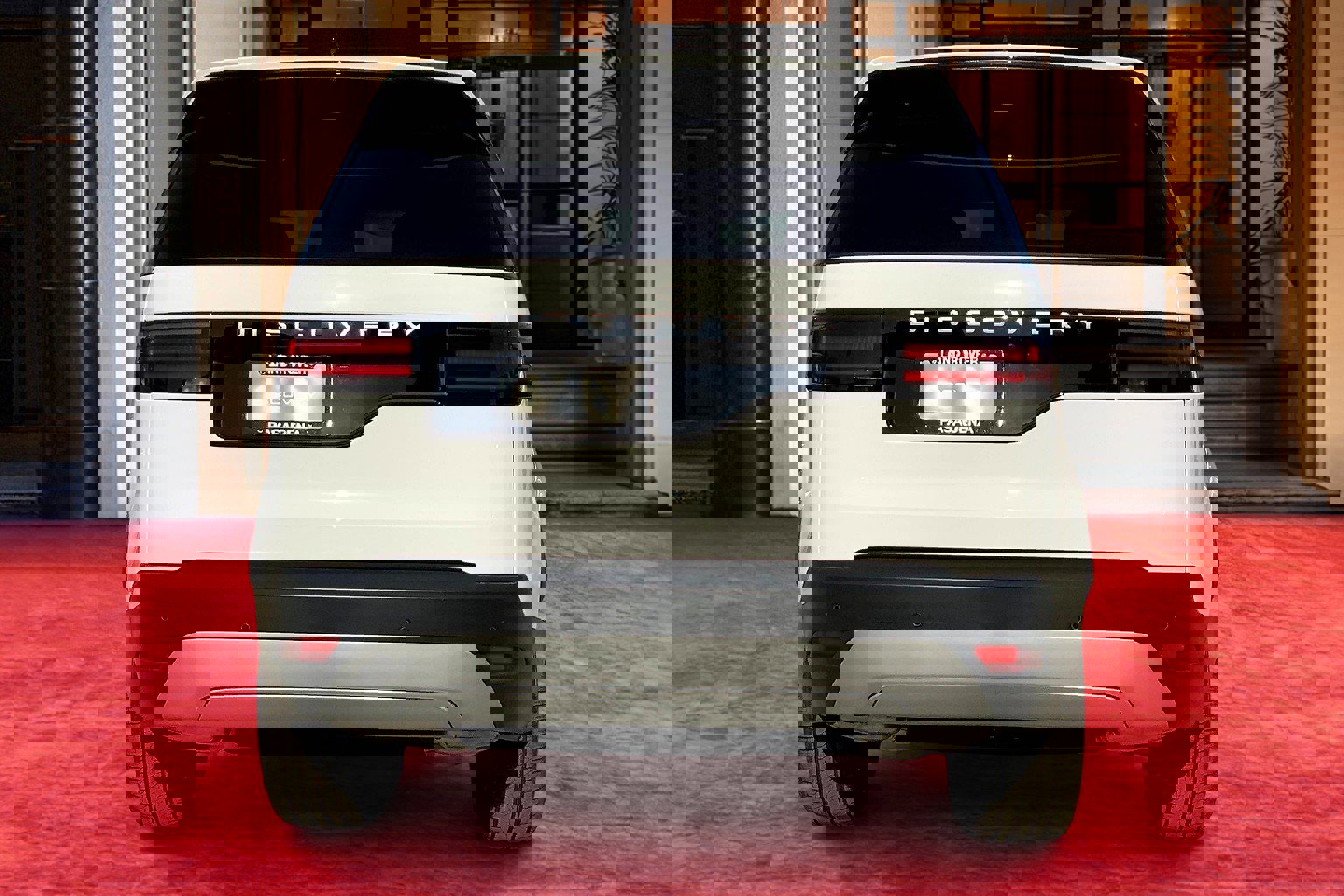 2025 Land Rover Discovery S photo 4