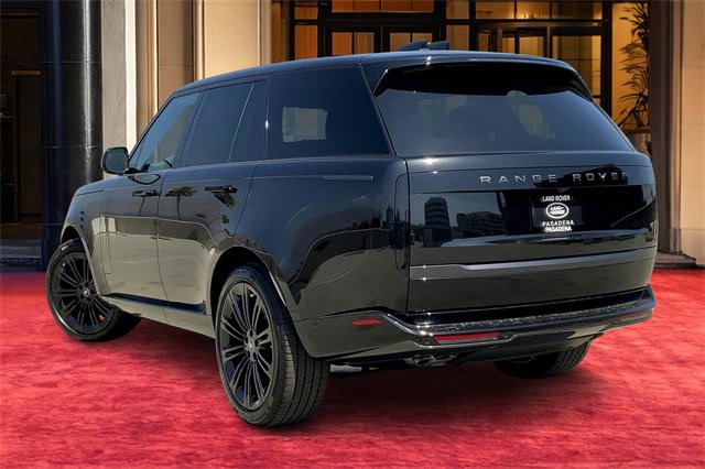 2025 Land Rover Range Rover SE photo 3