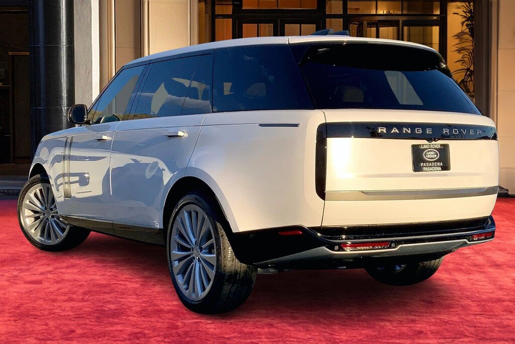 New 2025 Land Rover Range Rover P530 SE 7 Seat SUV