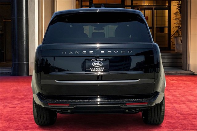 2025 Land Rover Range Rover SE photo 4