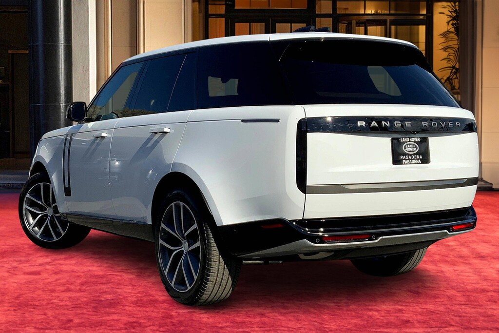 New 2025 Land Rover Range Rover P400 SE SUV