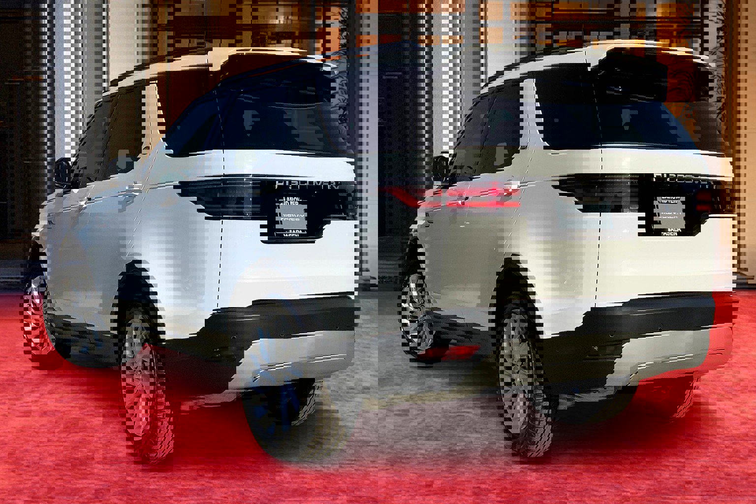 2025 Land Rover Discovery S photo 3