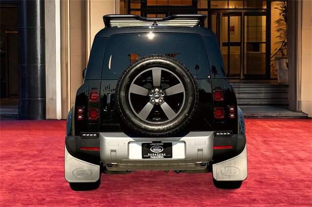 2025 Land Rover Defender 110 S photo 4