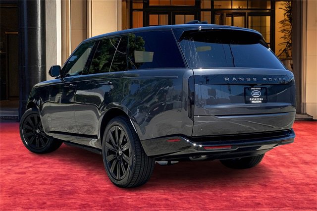 2025 Land Rover Range Rover SE photo 3
