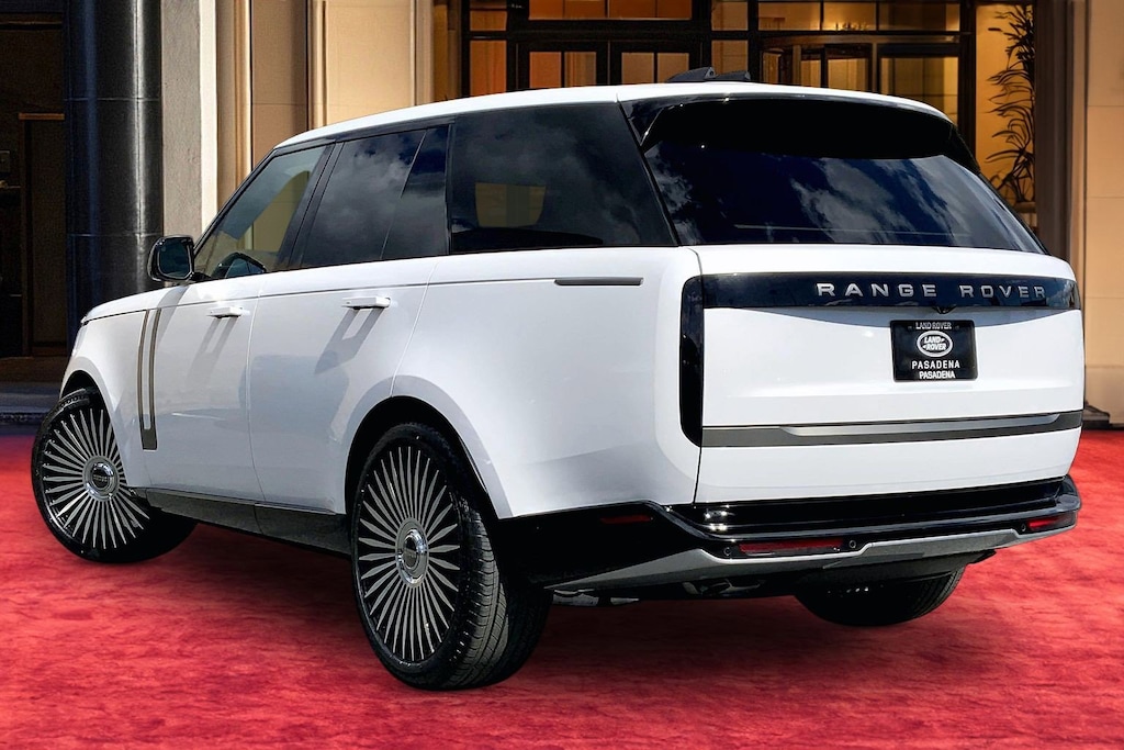 New 2025 Land Rover Range Rover P530 SE SUV