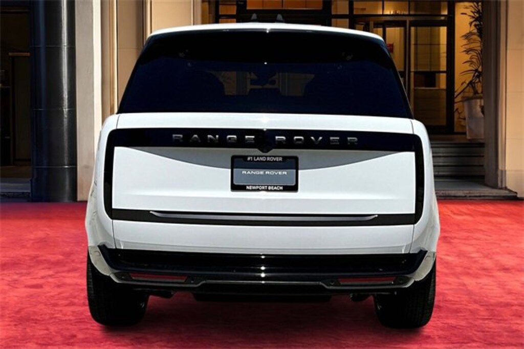 New 2025 Land Rover Range Rover P400 SE SUV
