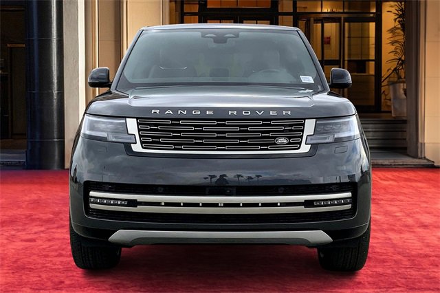 2025 Land Rover Range Rover SE photo 2