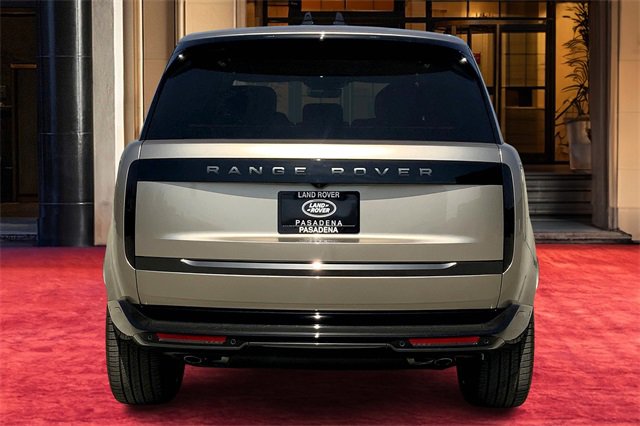 2025 Land Rover Range Rover SE photo 4