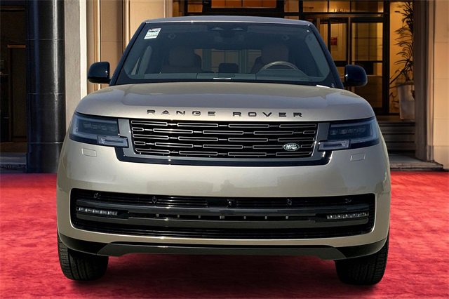 2025 Land Rover Range Rover SE photo 2
