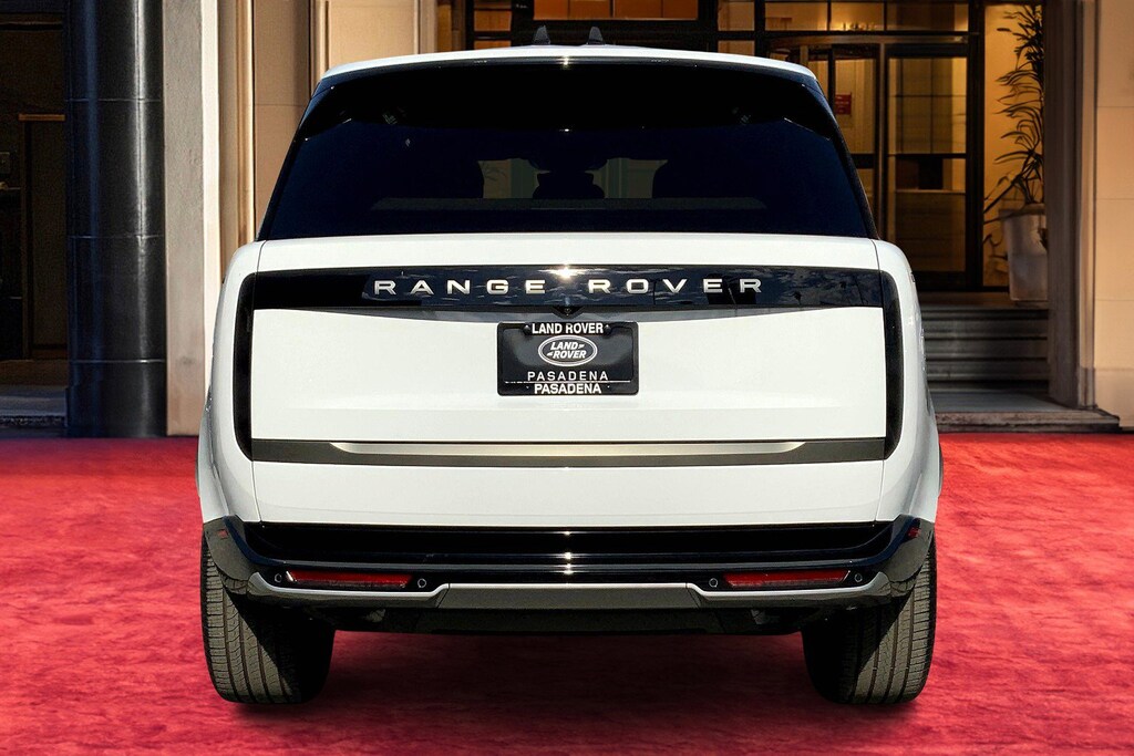 New 2025 Land Rover Range Rover P400 SE SUV