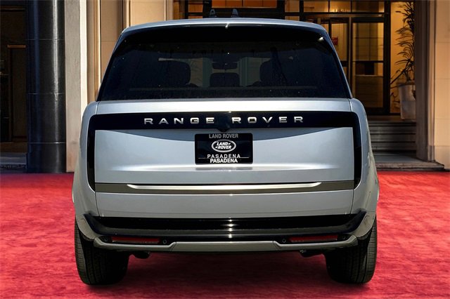 2025 Land Rover Range Rover SE photo 2